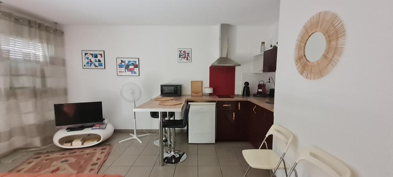 Ferienwohnung Beau Studio Tout Confort Au Calme Avec Parking . Villeurbanne Exterior foto