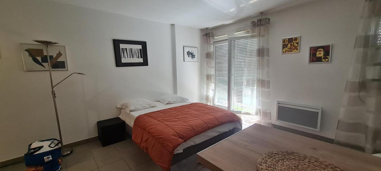 Ferienwohnung Beau Studio Tout Confort Au Calme Avec Parking . Villeurbanne Exterior foto